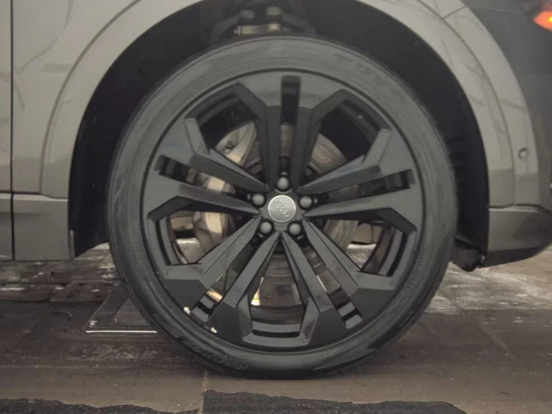 Audi Q8 Premium Plus, снимка 7 - Автомобили и джипове - 53413476