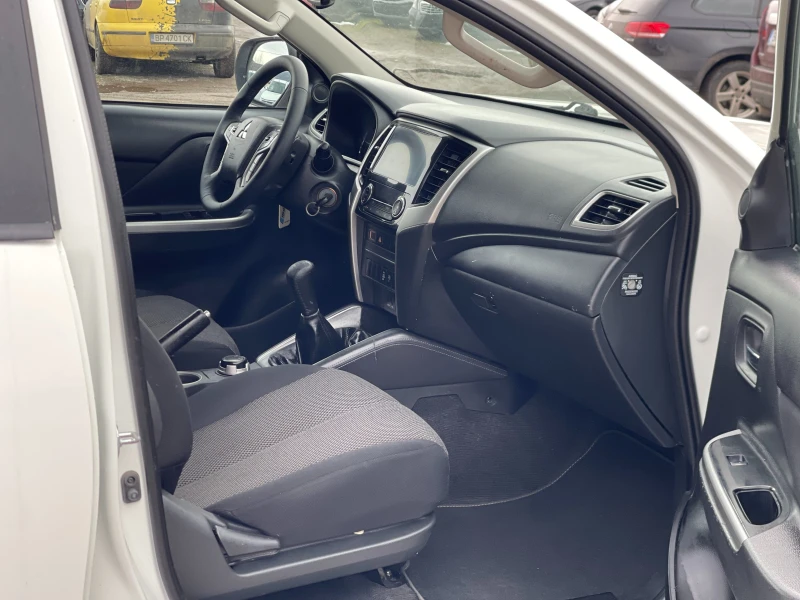 Mitsubishi L200 2.2Di-D 4x4, снимка 9 - Автомобили и джипове - 53569440