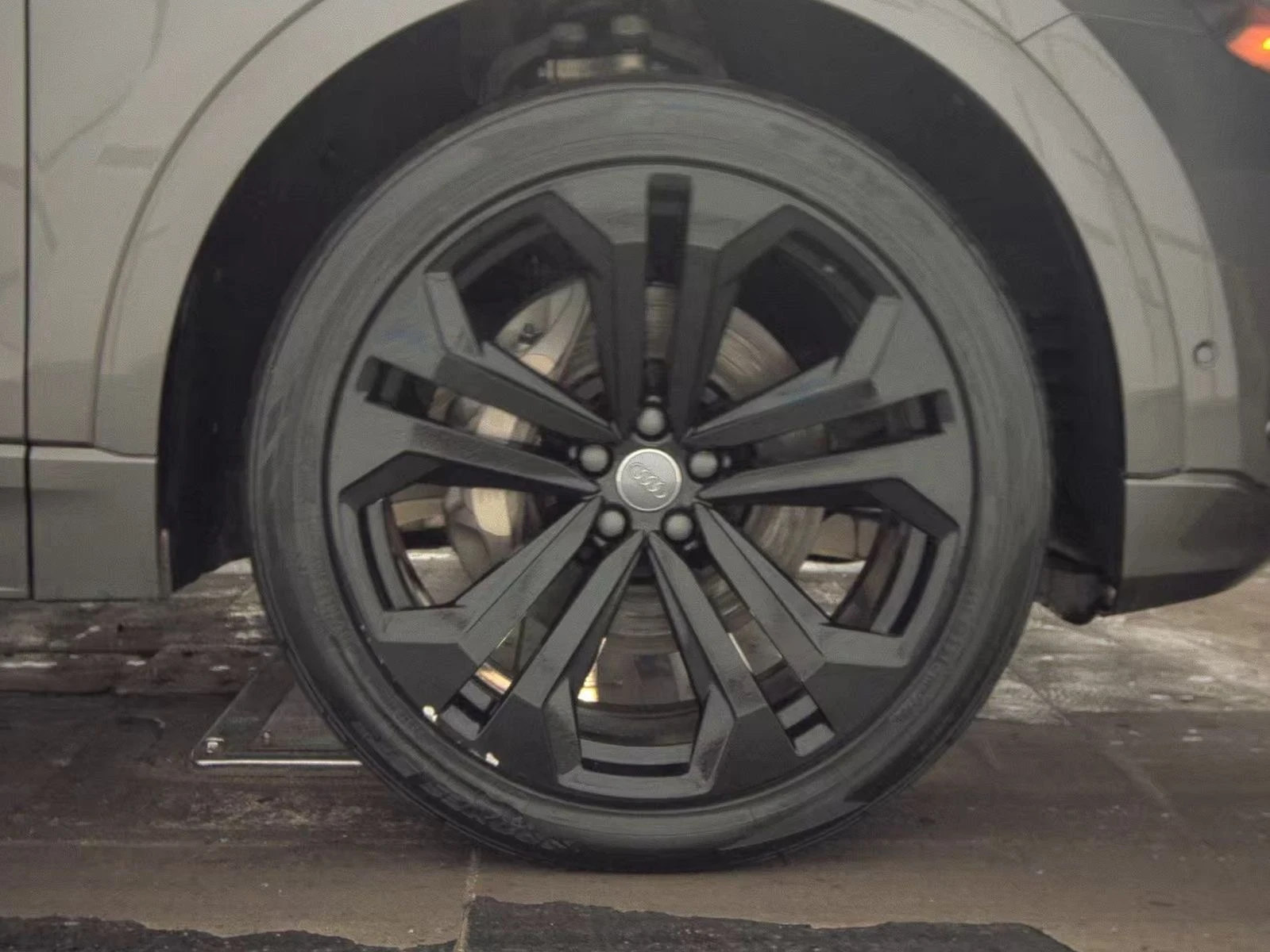 Audi Q8 Premium Plus - изображение 7