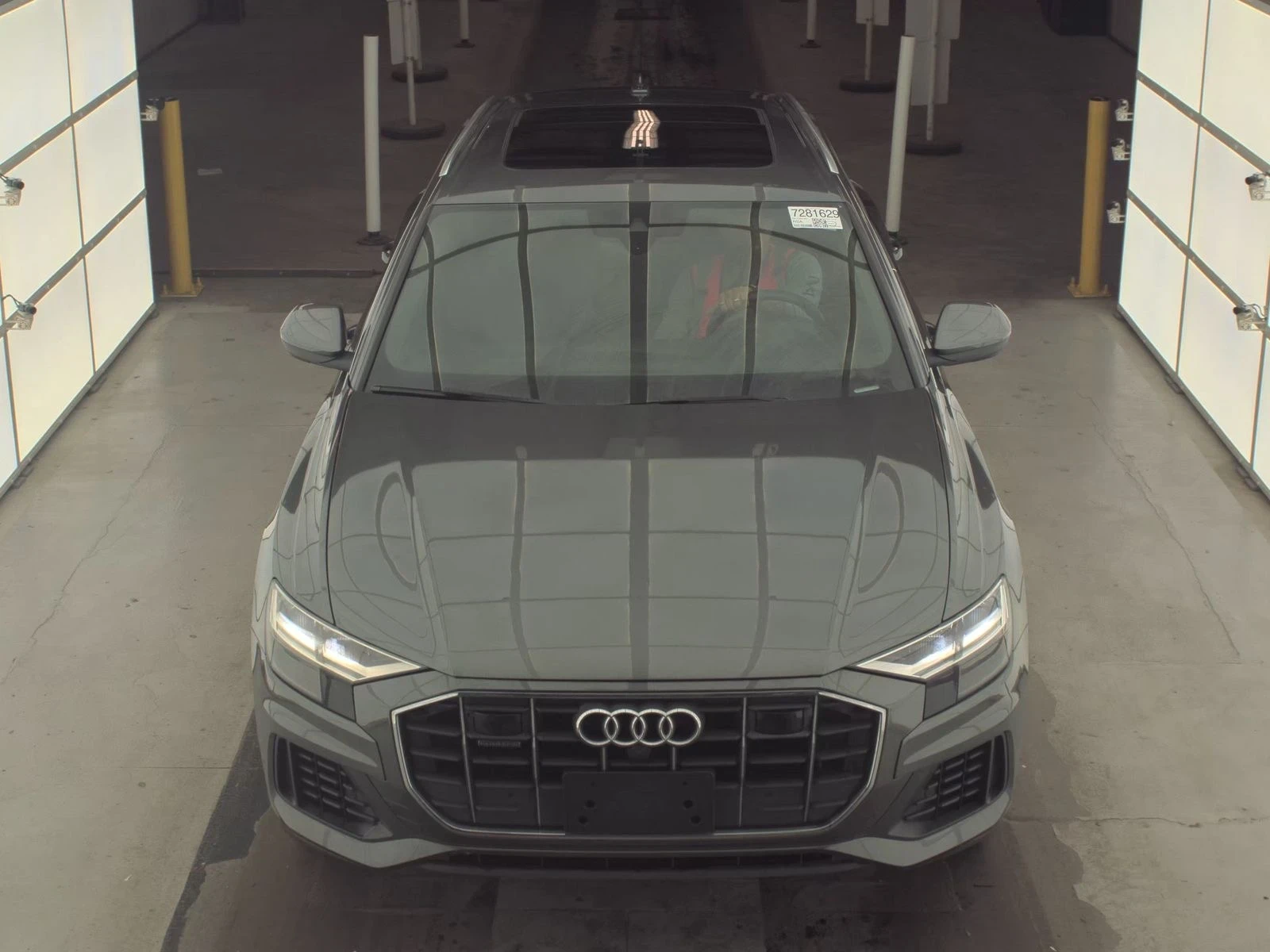 Audi Q8 Premium Plus - изображение 2