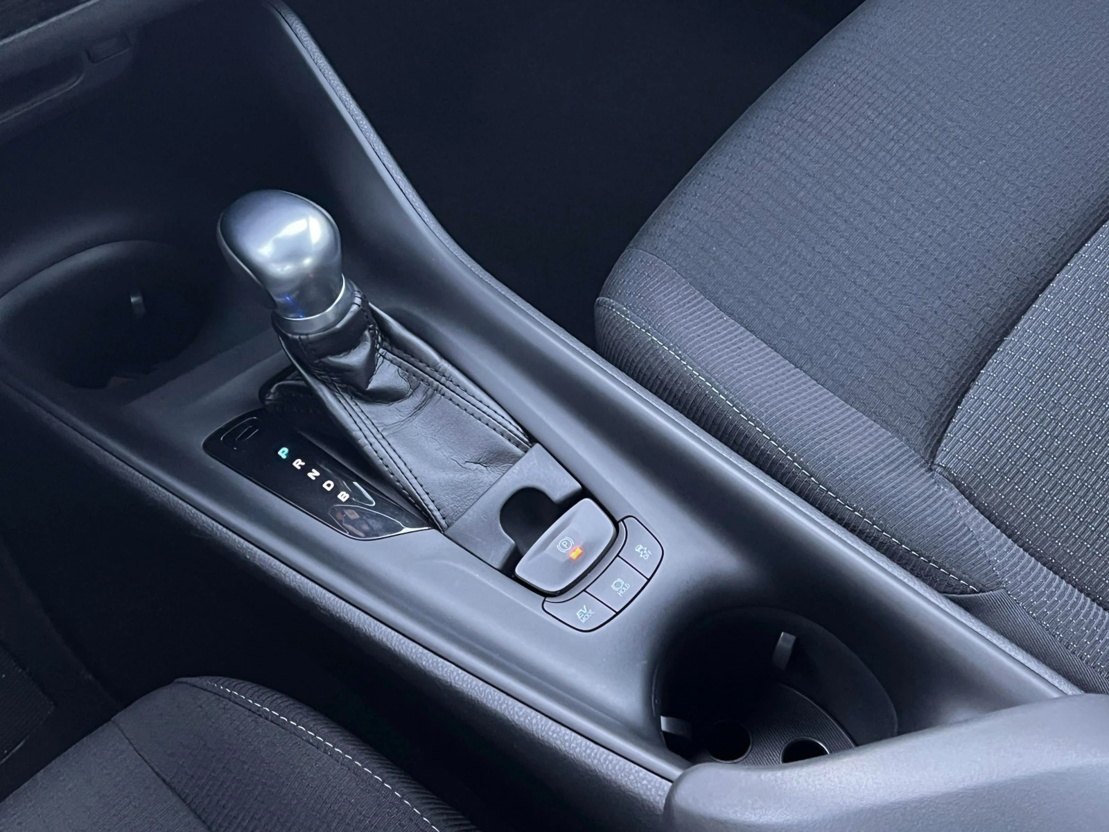 Toyota C-HR 1.8HSD Carplay ПРОЧЕТИ ОПИСАНИЕТО - изображение 10