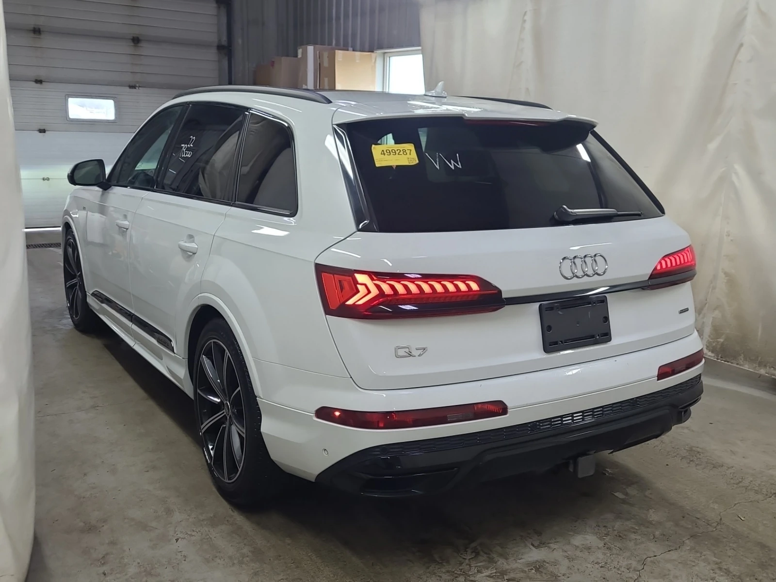 Audi Q7 PROGRESSIV * 3.0T * CARFAX * СЕРВИЗНА ИСТОРИЯ * , снимка 4 - Автомобили и джипове - 54947792