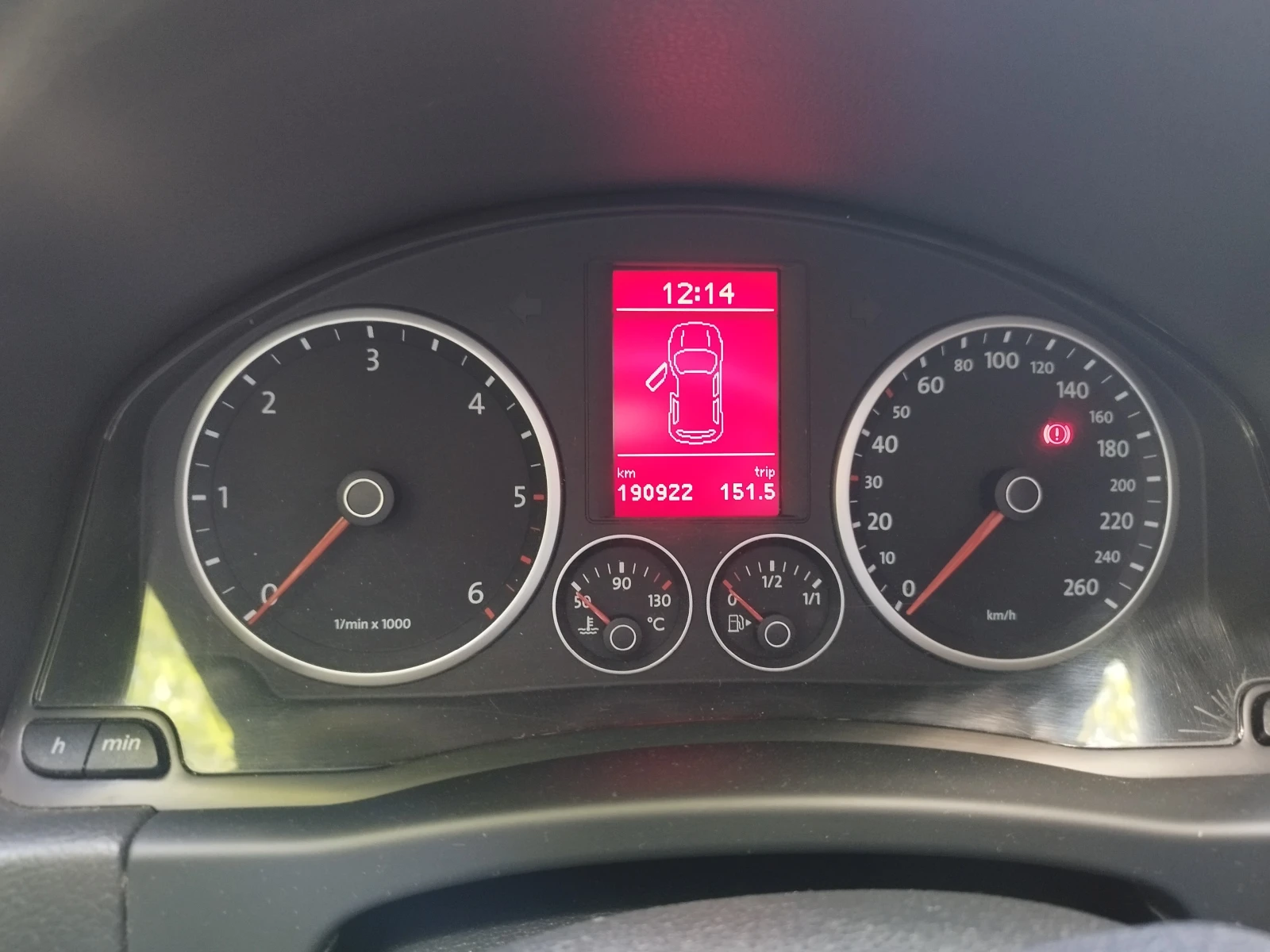 VW Tiguan 2.0 TDI-Common rail , снимка 16 - Автомобили и джипове - 55191283