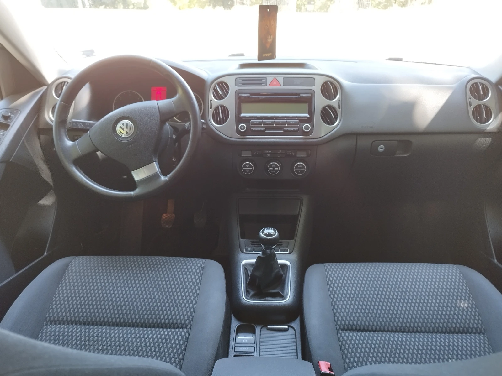 VW Tiguan 2.0 TDI-Common rail , снимка 9 - Автомобили и джипове - 55191283
