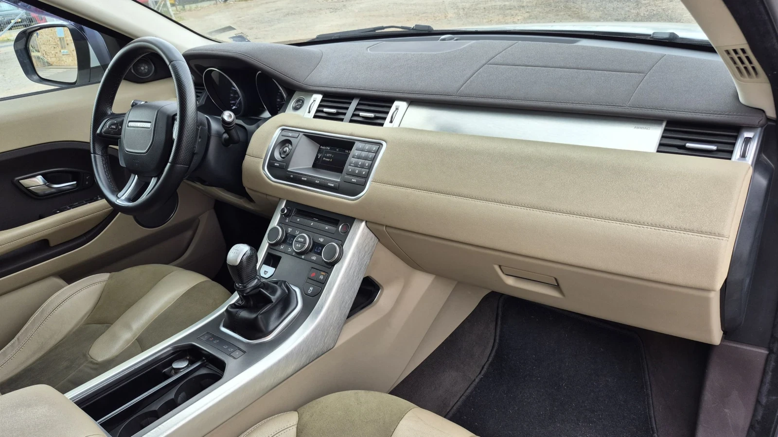 Land Rover Range Rover Evoque 2.2 D 4x4 , снимка 10 - Автомобили и джипове - 55252390