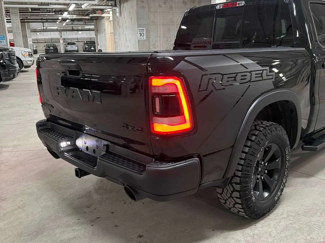 Dodge RAM 1500 Rebel | CARFAX | АВТОКРЕДИТ БЕЗ ПЪРВОНАЧАЛНА , снимка 16 - Автомобили и джипове - 55426098