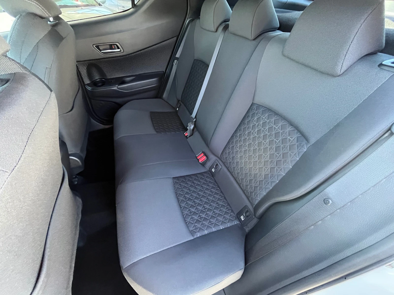 Toyota C-HR 1.8Hybrid / Lounge / Сервиз само в Toyota, снимка 12 - Автомобили и джипове - 55970372