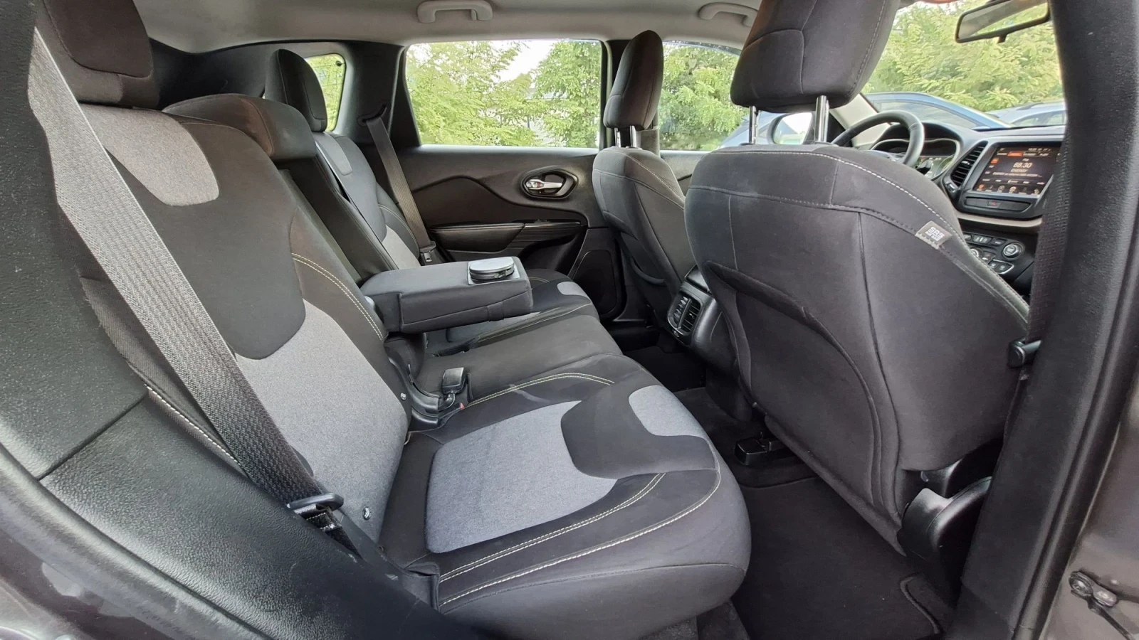 Jeep Cherokee 2.0 JTD 136kc 4x4 6ck, снимка 11 - Автомобили и джипове - 56077474