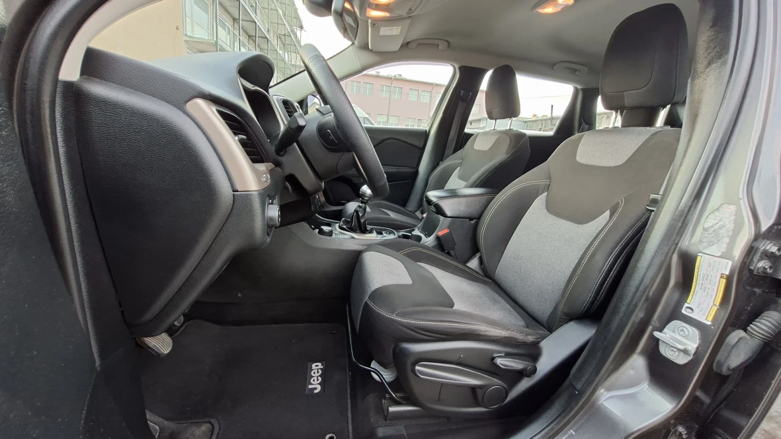 Jeep Cherokee 2.0 JTD 136kc 4x4 6ck, снимка 9 - Автомобили и джипове - 56077474