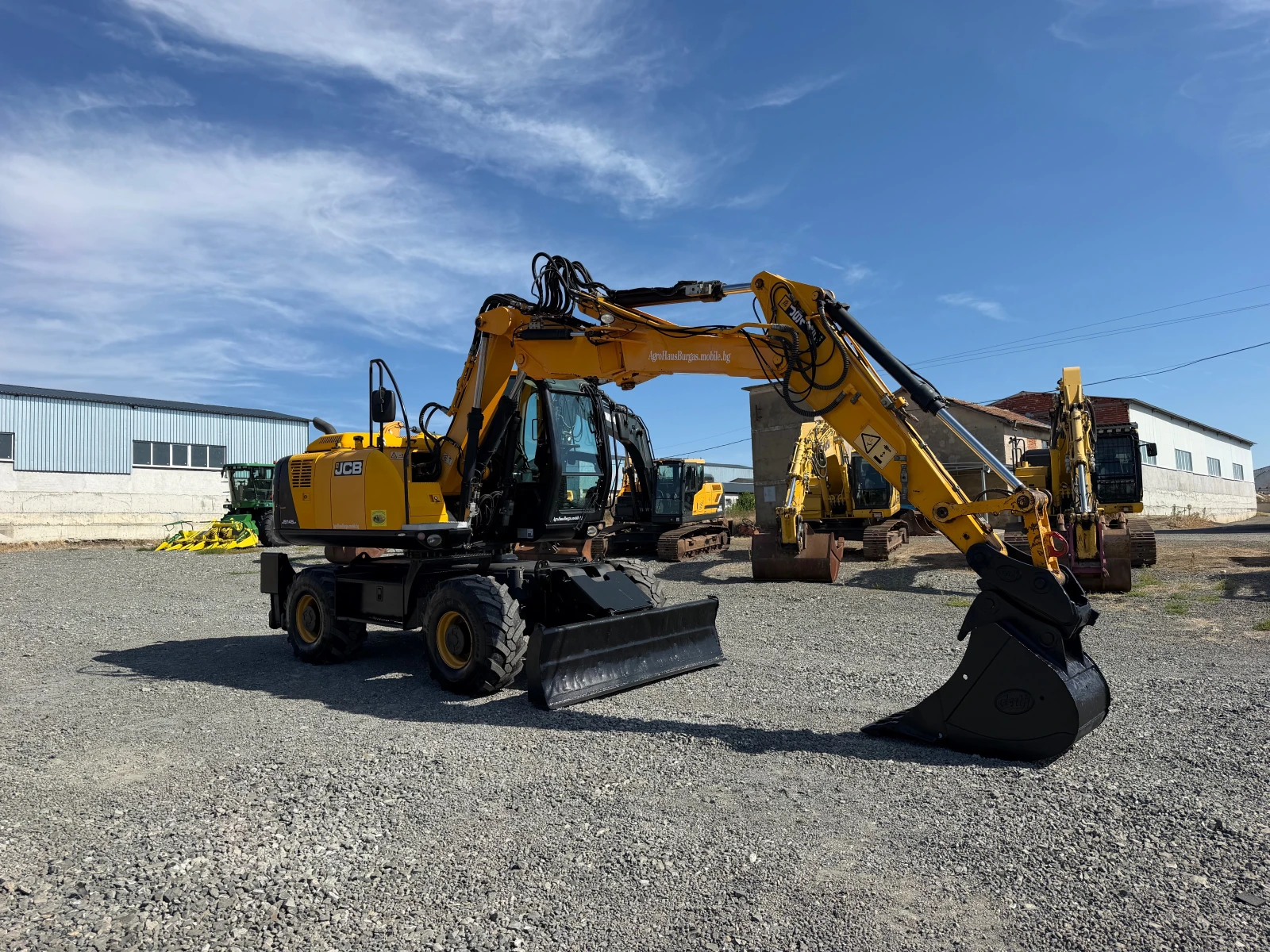 Багер JCB JS 145 W + 3 КОФИ НОВИ ГУМИ ЛИЗИНГ