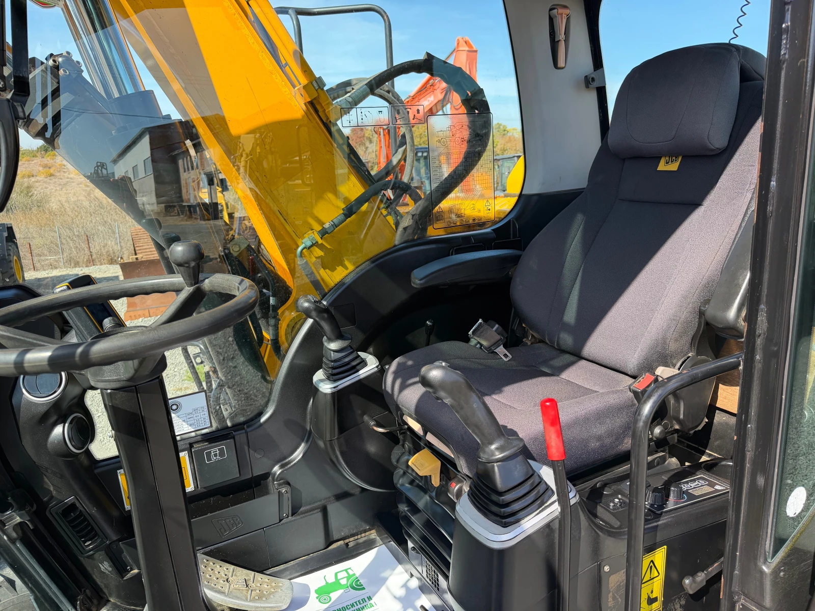 Багер JCB JS 145 W + 3 КОФИ НОВИ ГУМИ ЛИЗИНГ, снимка 11 - Индустриална техника - 55458528