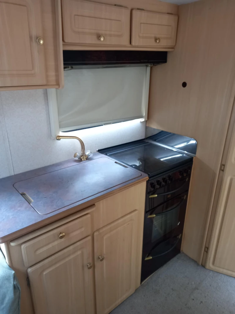 Каравана Fleetwood Colchester, снимка 7 - Каравани и кемпери - 52675654