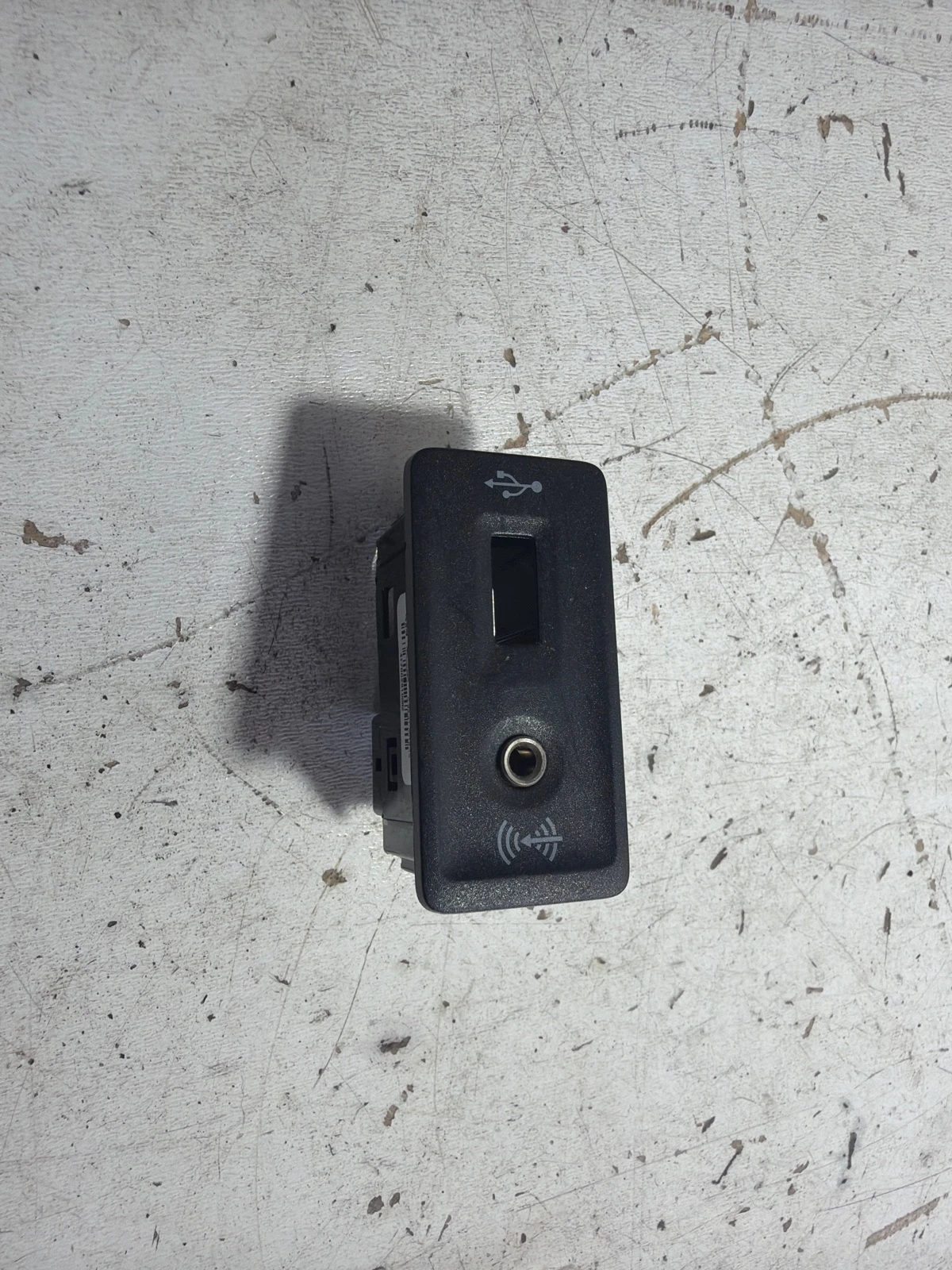AUX 5Q0035724 5G0035222E VW Passat