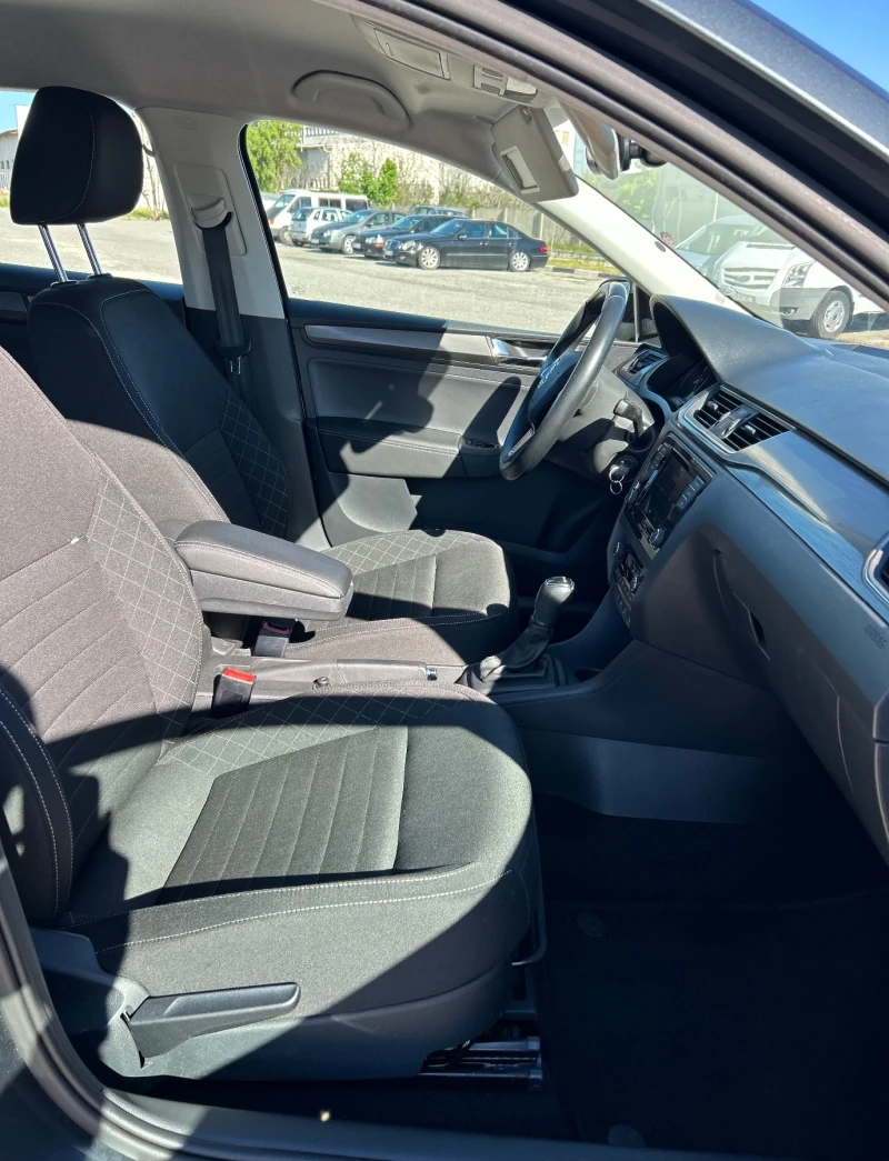 Skoda Rapid 1.4 DSG на 80 хил КМ като нова, снимка 15 - Автомобили и джипове - 50091237