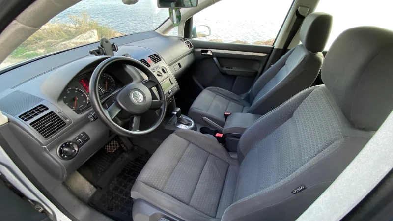 VW Touran, снимка 17 - Автомобили и джипове - 52393417