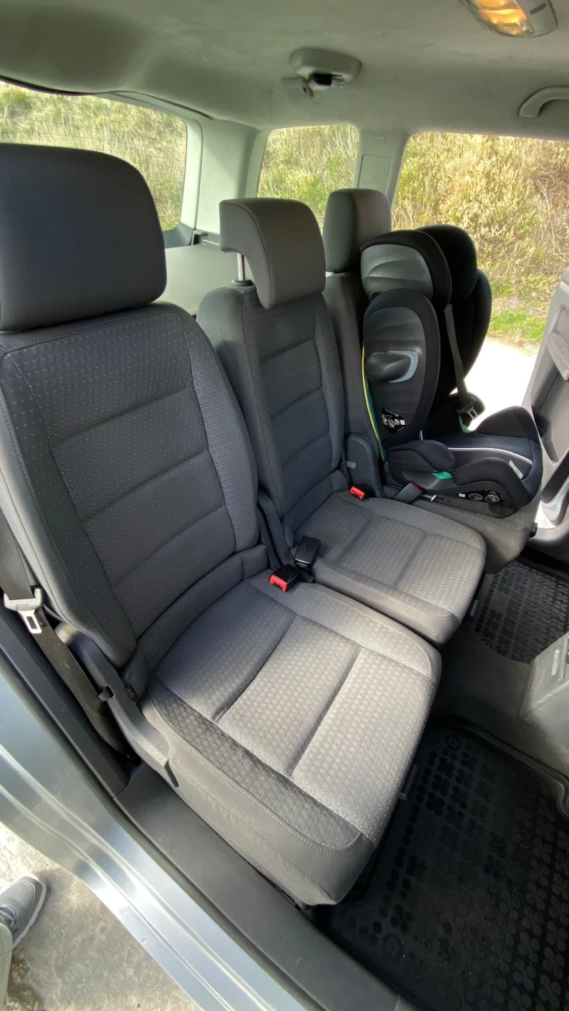 VW Touran, снимка 14 - Автомобили и джипове - 52393417