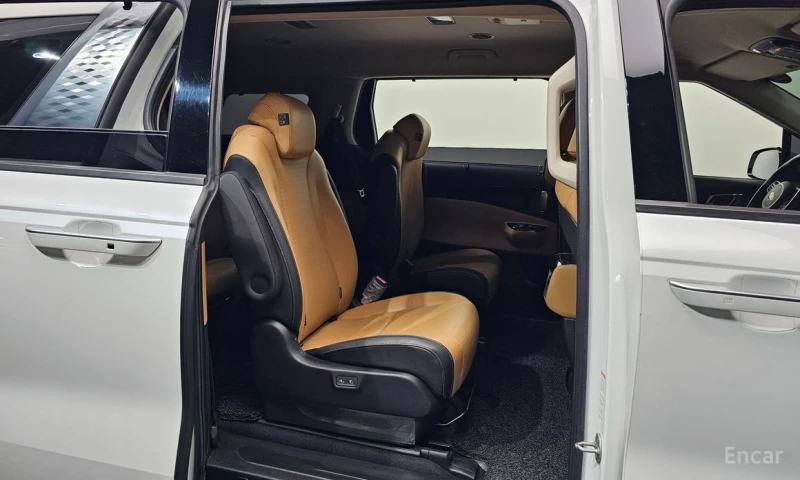 Kia Carnival, снимка 12 - Автомобили и джипове - 52907489