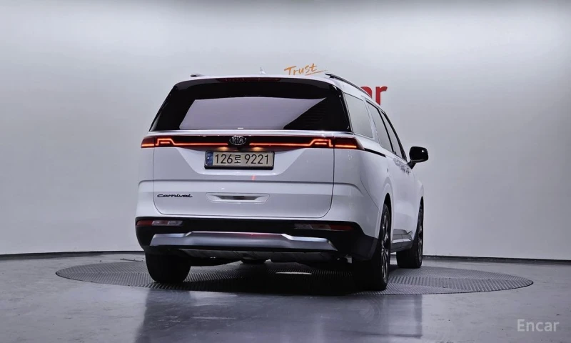 Kia Carnival, снимка 4 - Автомобили и джипове - 52907489