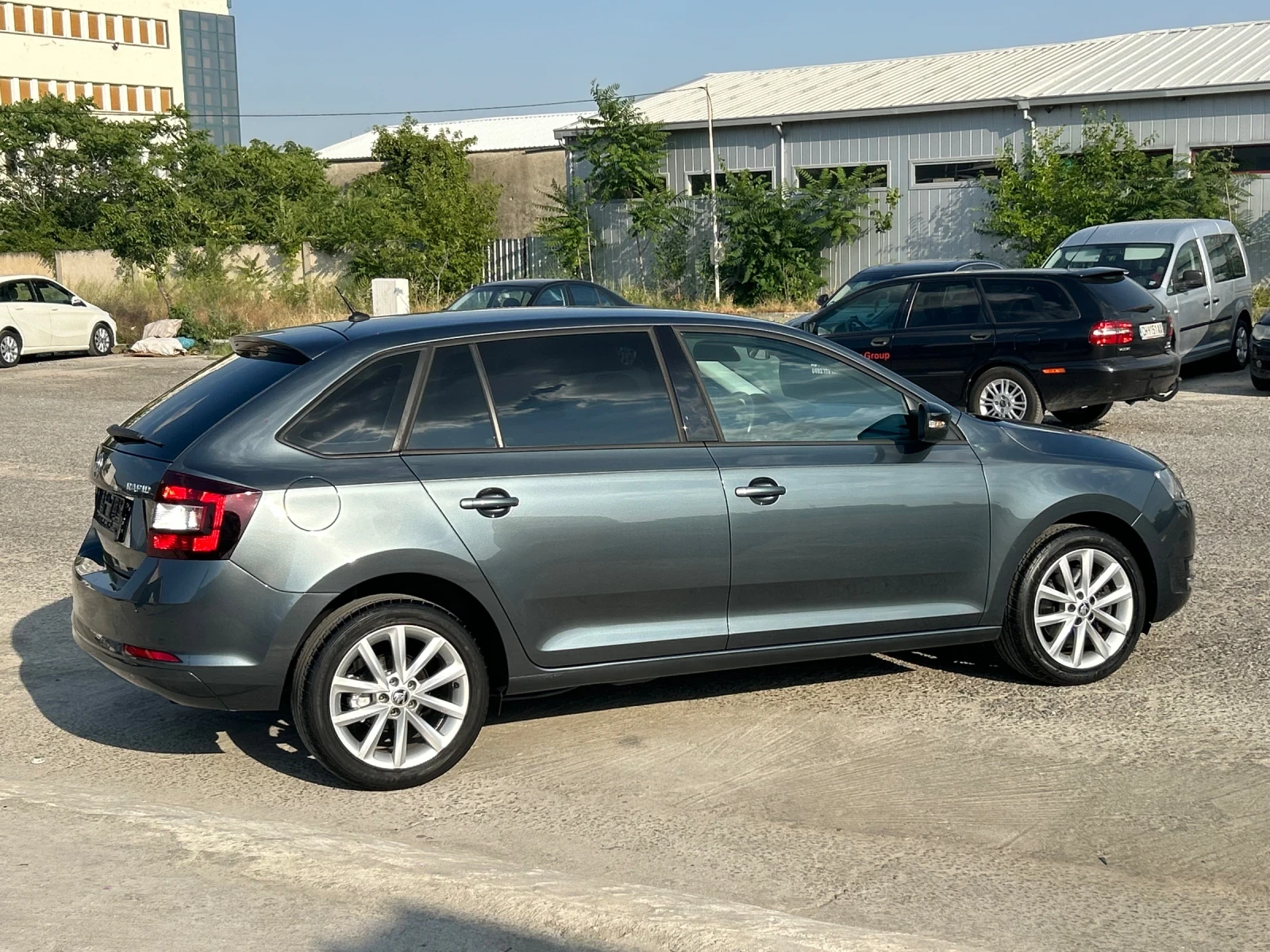 Skoda Rapid 1.4 DSG на 80 хил КМ като нова - изображение 9