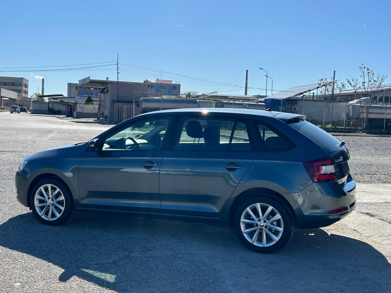 Skoda Rapid 1.4 DSG на 80 хил КМ като нова - изображение 3