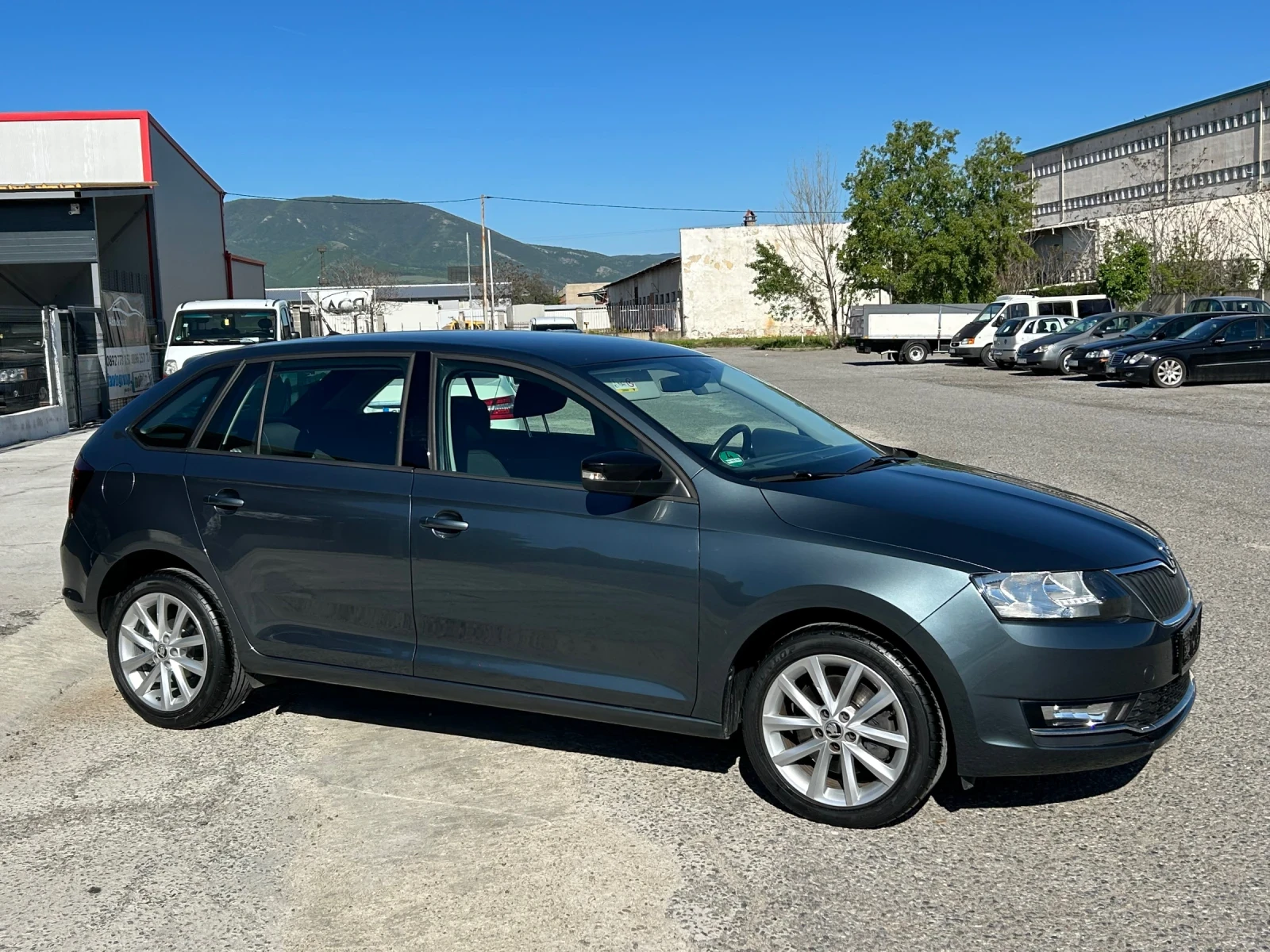 Skoda Rapid 1.4 DSG на 80 хил КМ като нова - изображение 6