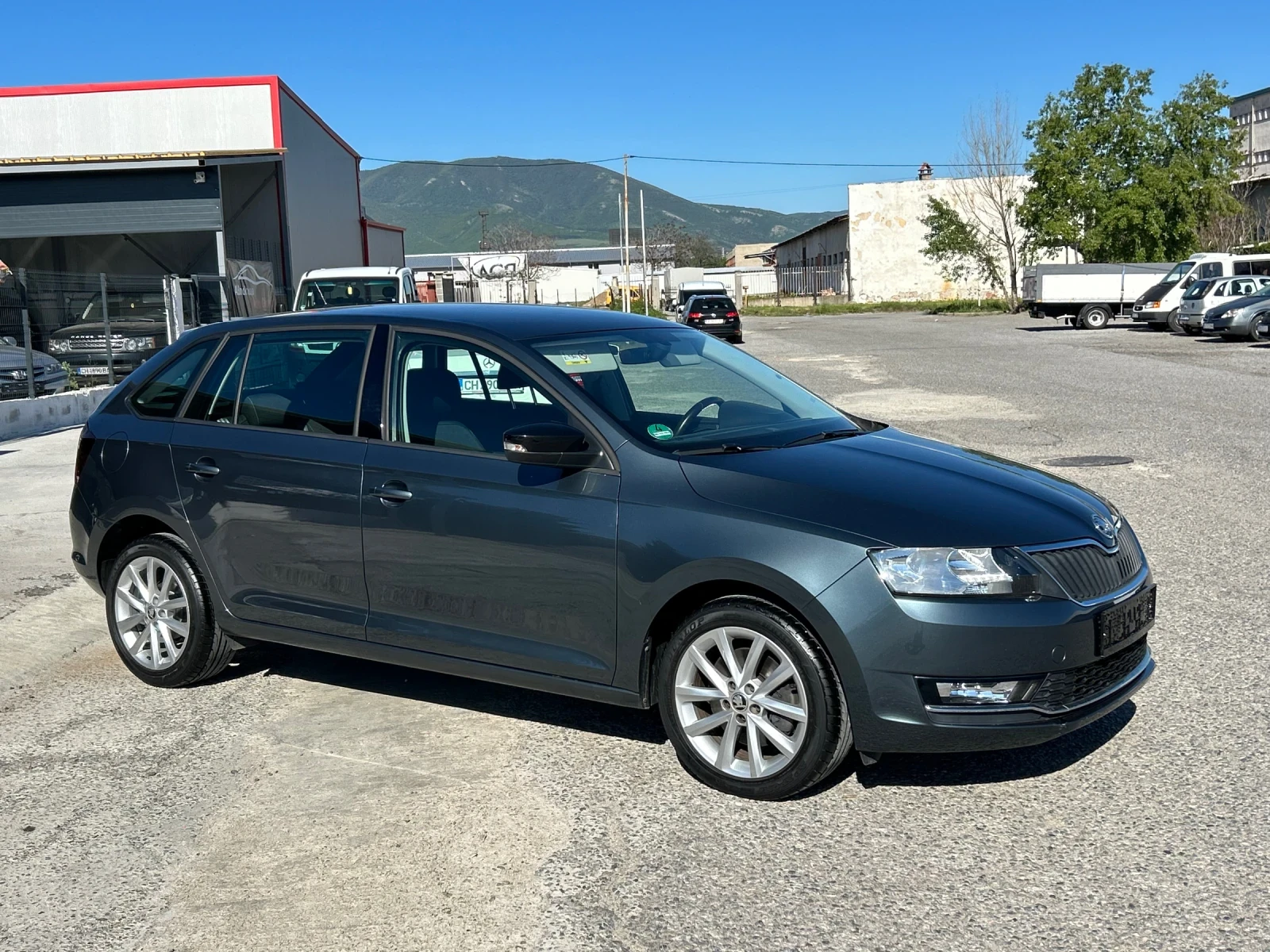 Skoda Rapid 1.4 DSG на 80 хил КМ като нова - изображение 5