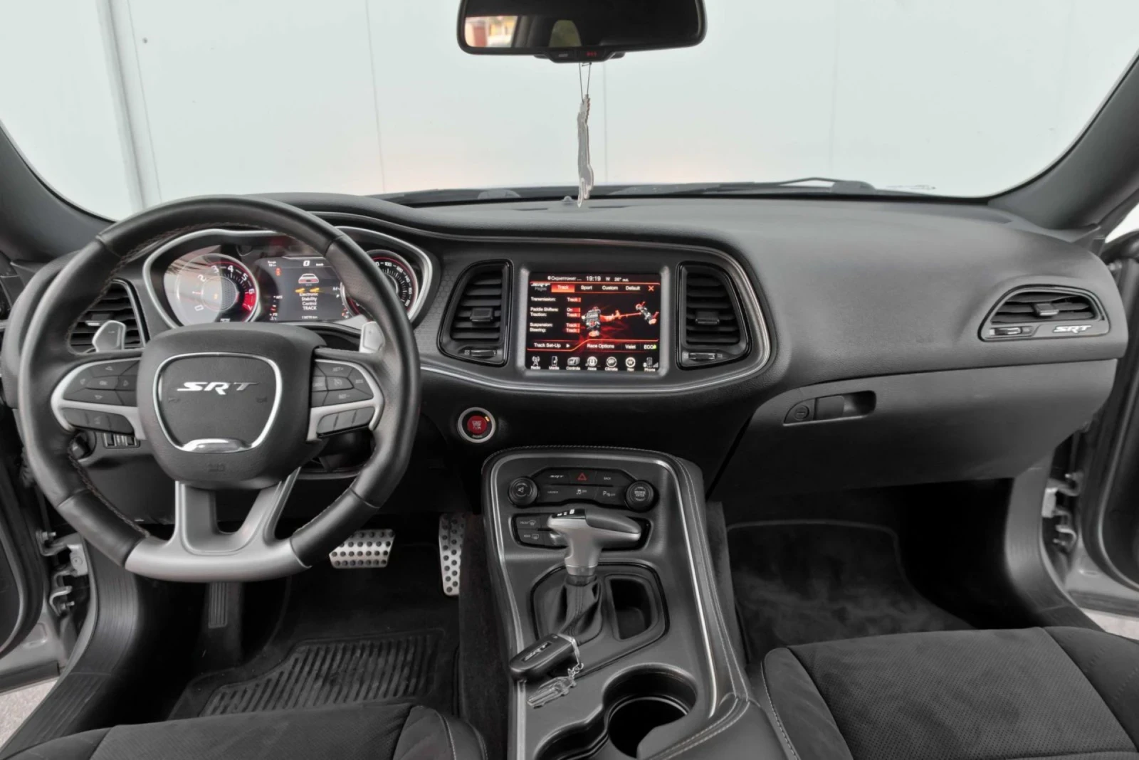 Dodge Challenger Srt 392 6.4 Hemi | Mobile.bg — изображение 12