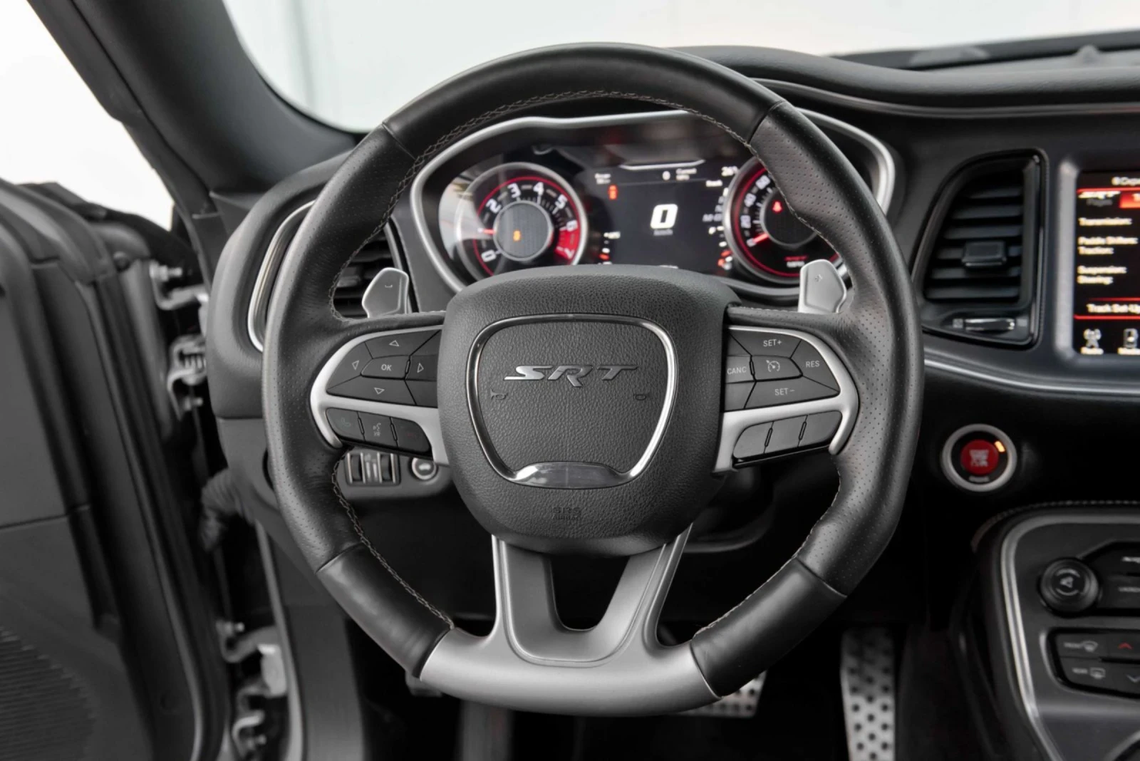 Dodge Challenger Srt 392 6.4 Hemi | Mobile.bg — изображение 13