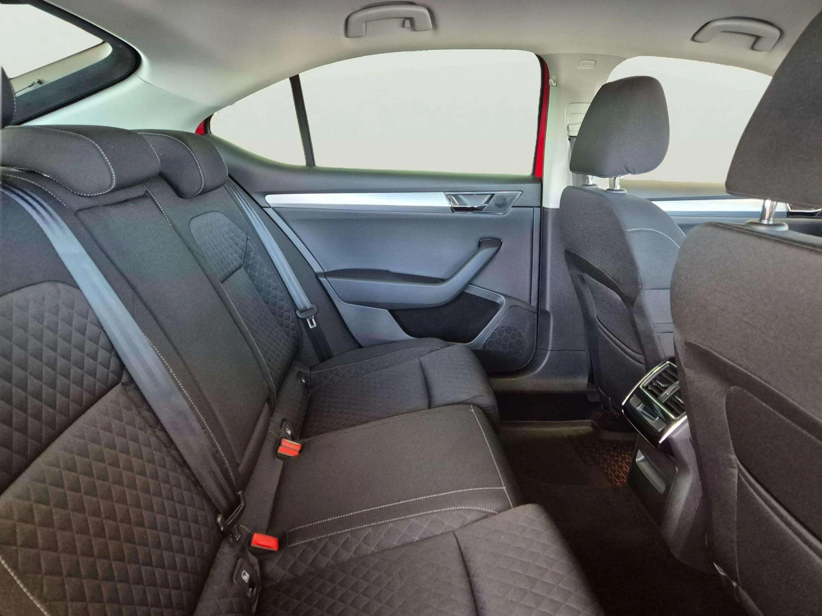 Skoda Superb 2.0 TDCi - изображение 9