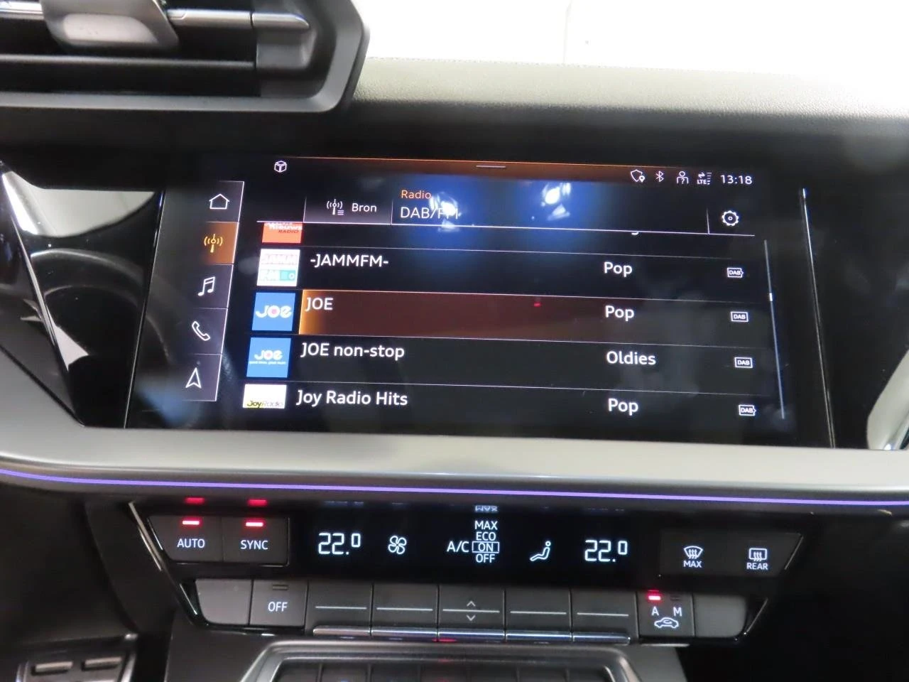 Audi A3 Sportback 35 TFSI S Edition , снимка 12 - Автомобили и джипове - 53959605