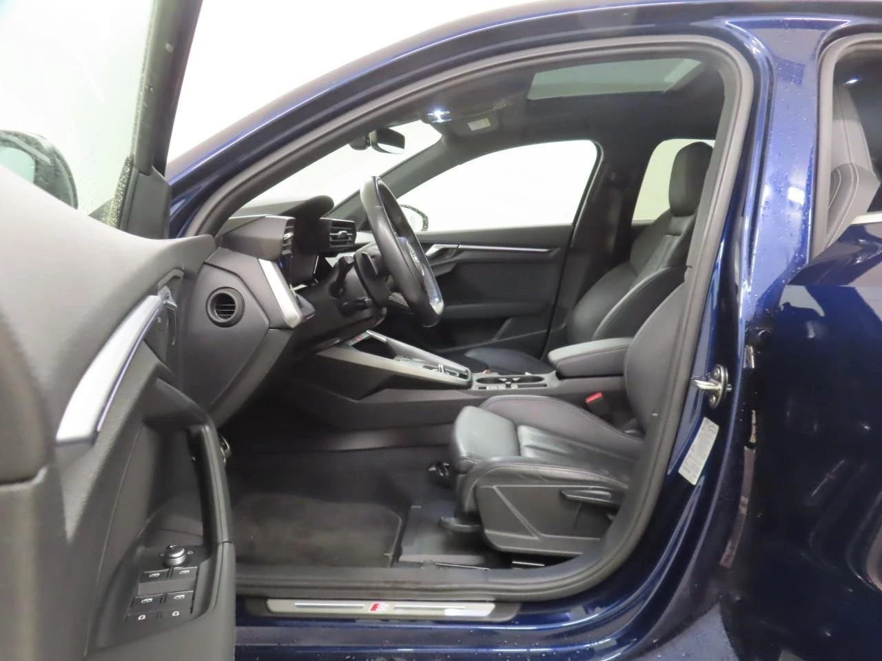 Audi A3 Sportback 35 TFSI S Edition , снимка 5 - Автомобили и джипове - 53959605