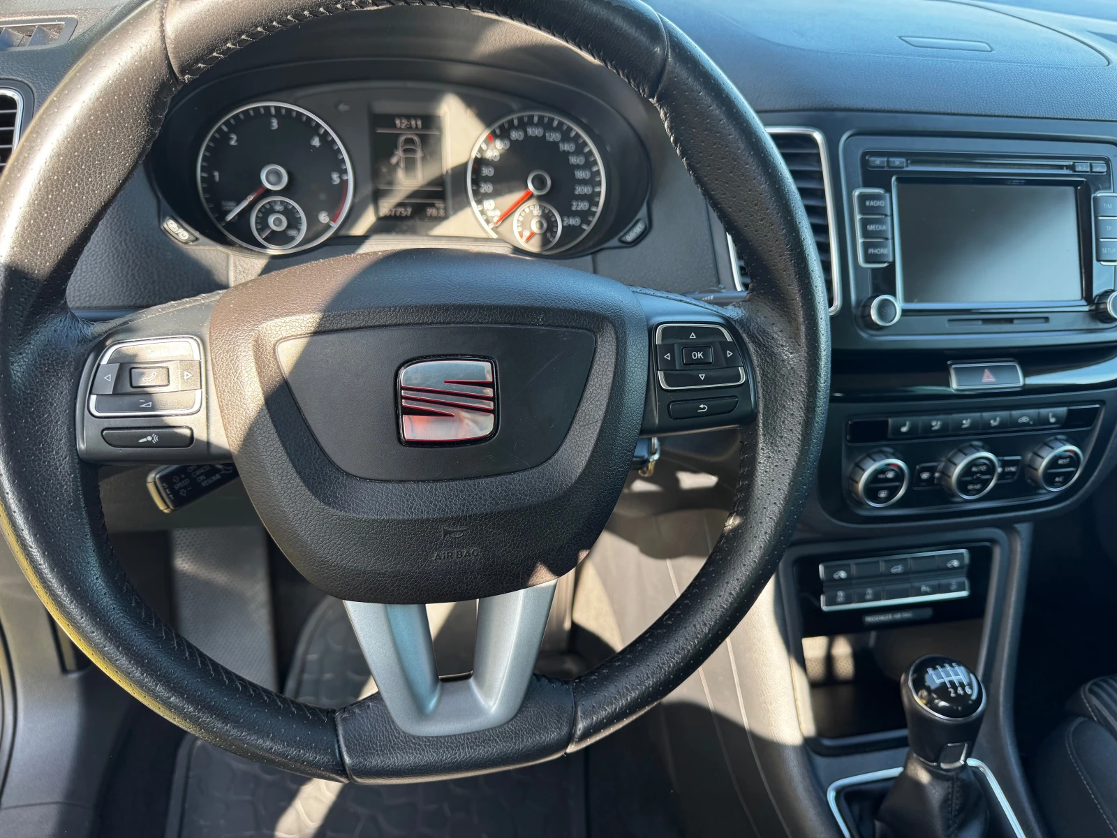 Seat Alhambra 2.0TDI-140* KLIMA* XENON* NOV VNOS* , снимка 8 - Автомобили и джипове - 54798799