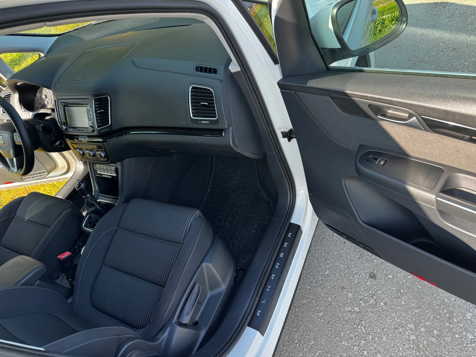 Seat Alhambra 2.0TDI-140* KLIMA* XENON* NOV VNOS* , снимка 14 - Автомобили и джипове - 54798799