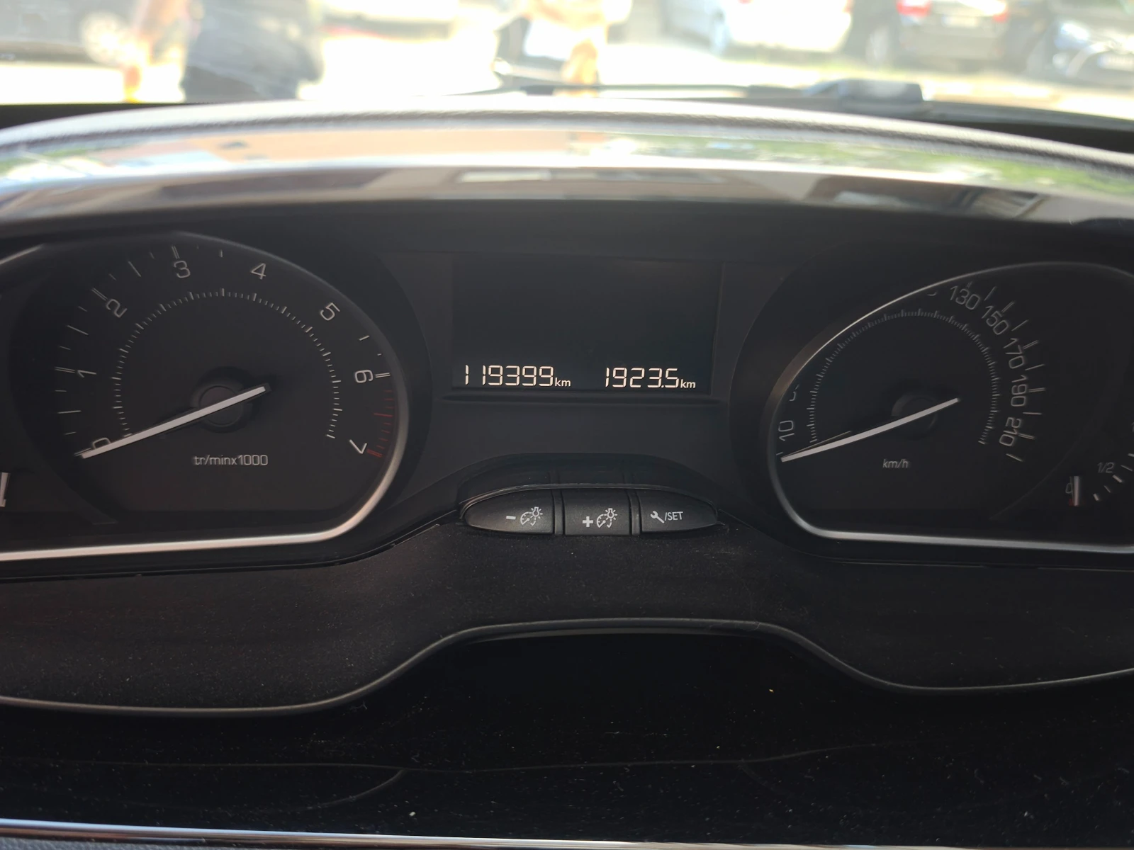 Peugeot 208 Pure Tech, снимка 11 - Автомобили и джипове - 55015982