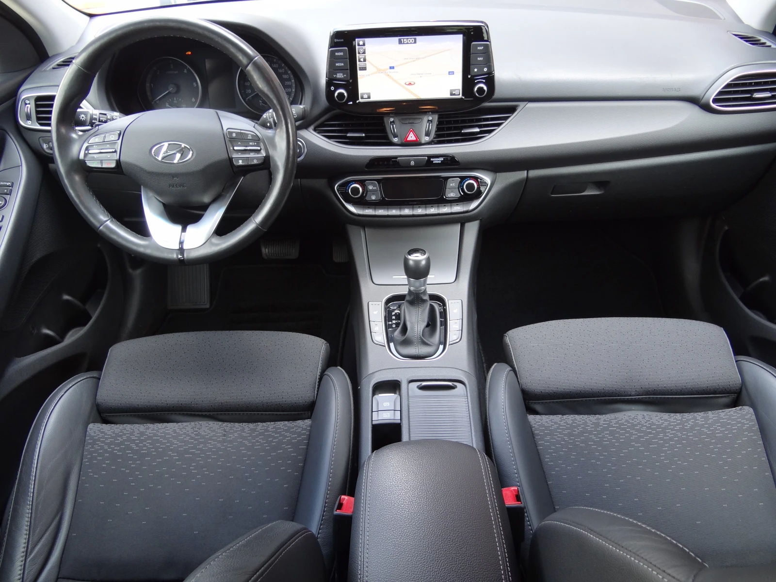 Hyundai I30 1.6crdi-135k.c./Auto/Navi/Koja/Distronic/Led/Evro6, снимка 9 - Автомобили и джипове - 55665708