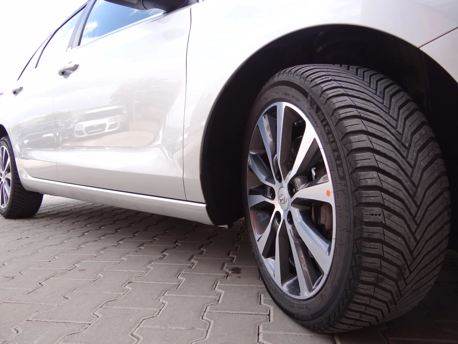 Hyundai I30 1.6crdi-135k.c./Auto/Navi/Koja/Distronic/Led/Evro6 | Mobile.bg � ����������� 17