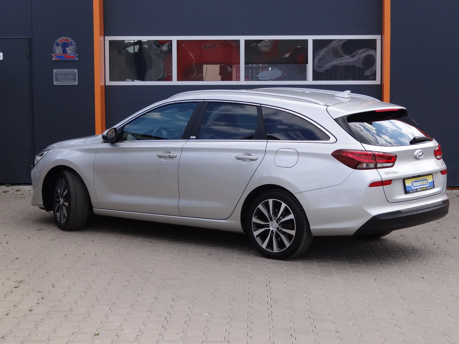 Hyundai I30 1.6crdi-135k.c./Auto/Navi/Koja/Distronic/Led/Evro6, снимка 3 - Автомобили и джипове - 55665708