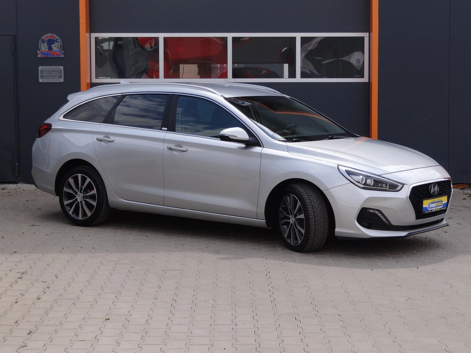 Hyundai I30 1.6crdi-135k.c./Auto/Navi/Koja/Distronic/Led/Evro6, снимка 6 - Автомобили и джипове - 55665708