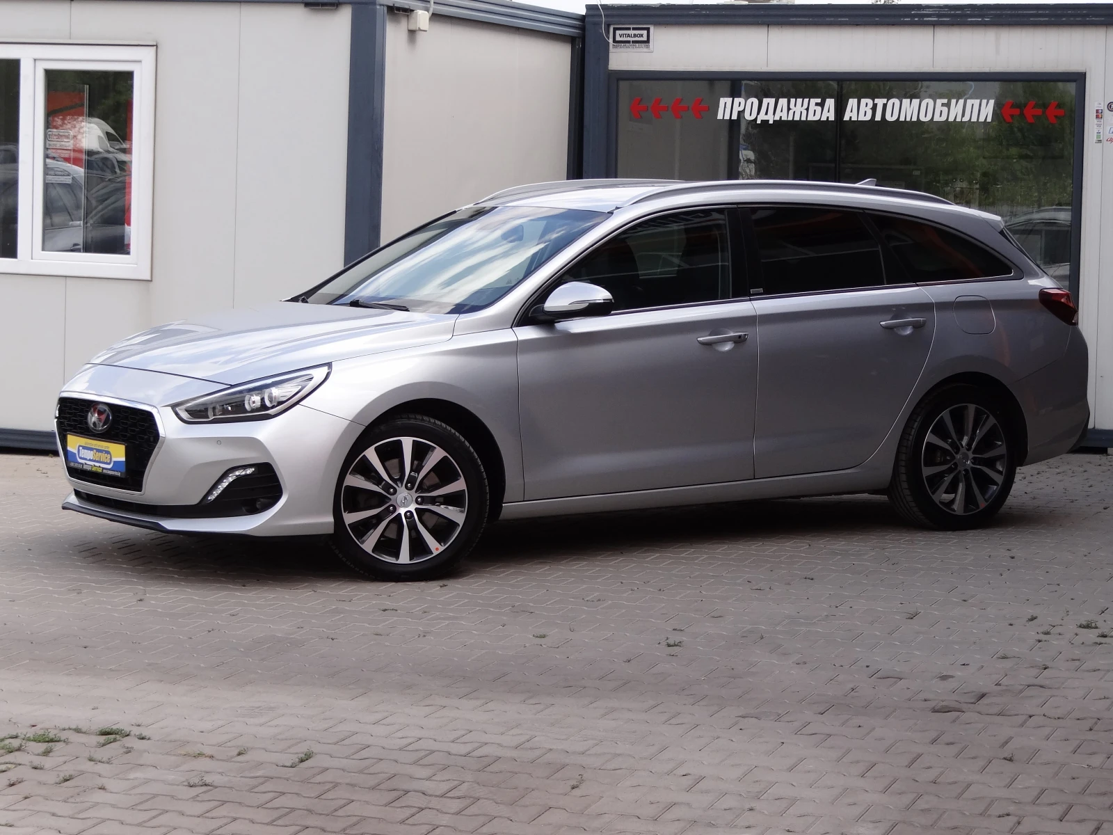 Hyundai I30 1.6crdi-135k.c./Auto/Navi/Koja/Distronic/Led/Evro6, снимка 2 - Автомобили и джипове - 55665708