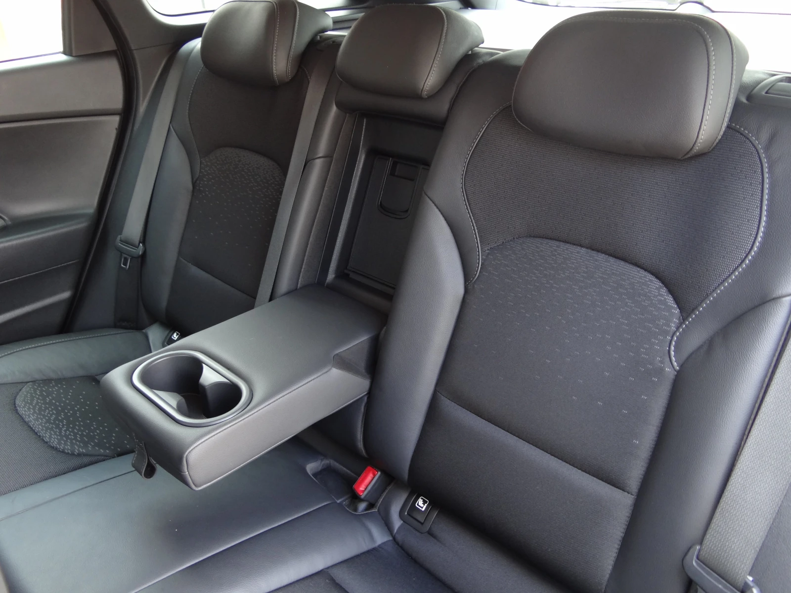Hyundai I30 1.6crdi-135k.c./Auto/Navi/Koja/Distronic/Led/Evro6, снимка 13 - Автомобили и джипове - 55665708