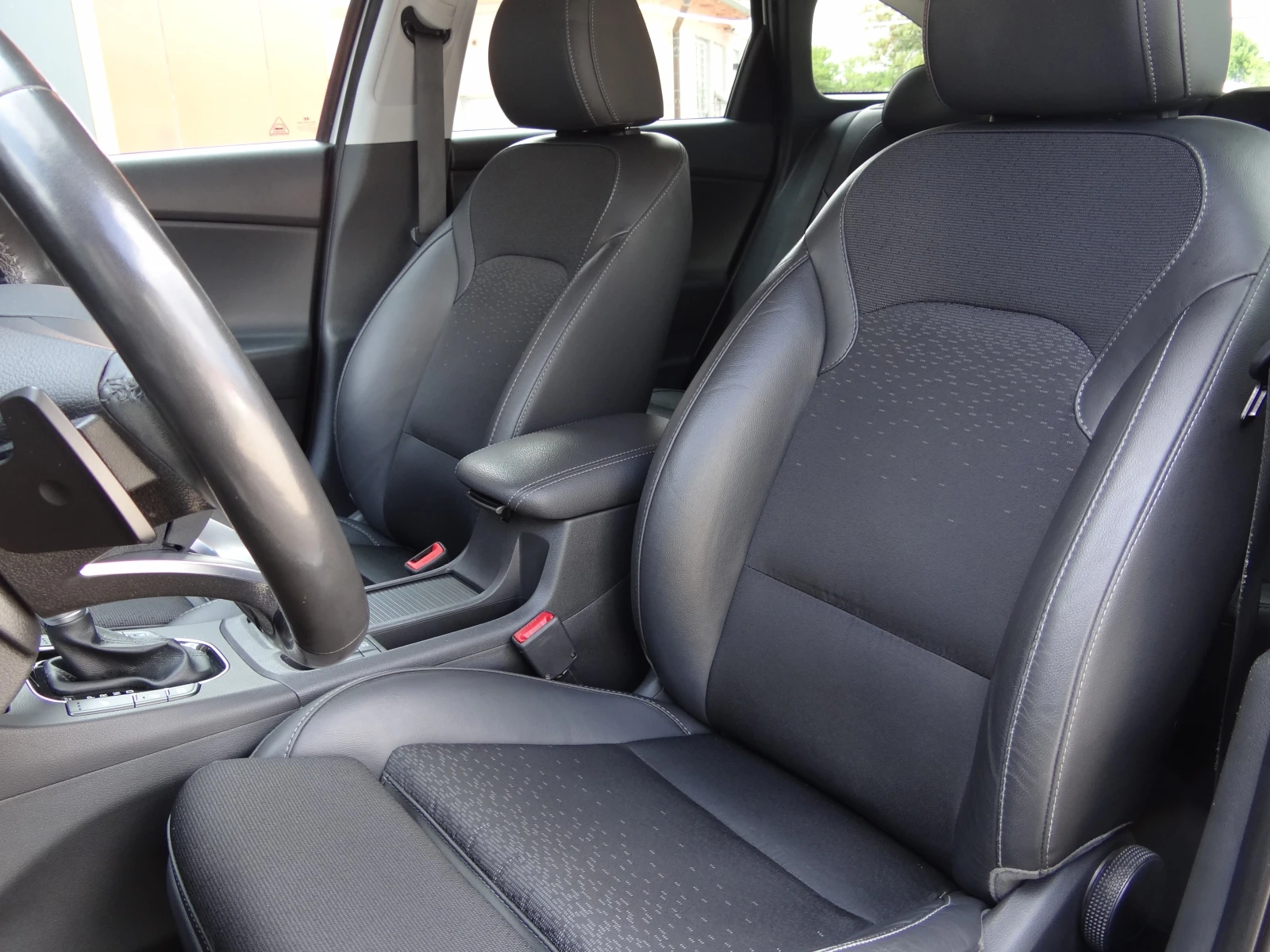 Hyundai I30 1.6crdi-135k.c./Auto/Navi/Koja/Distronic/Led/Evro6, снимка 12 - Автомобили и джипове - 55665708