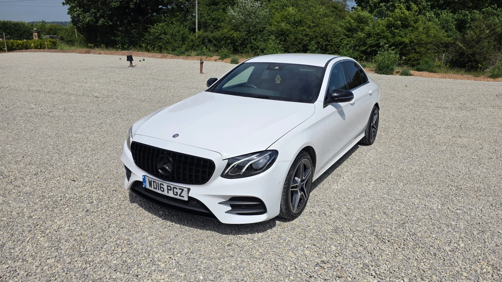 Mercedes-Benz E 220 AMG, снимка 2 - Автомобили и джипове - 56259777