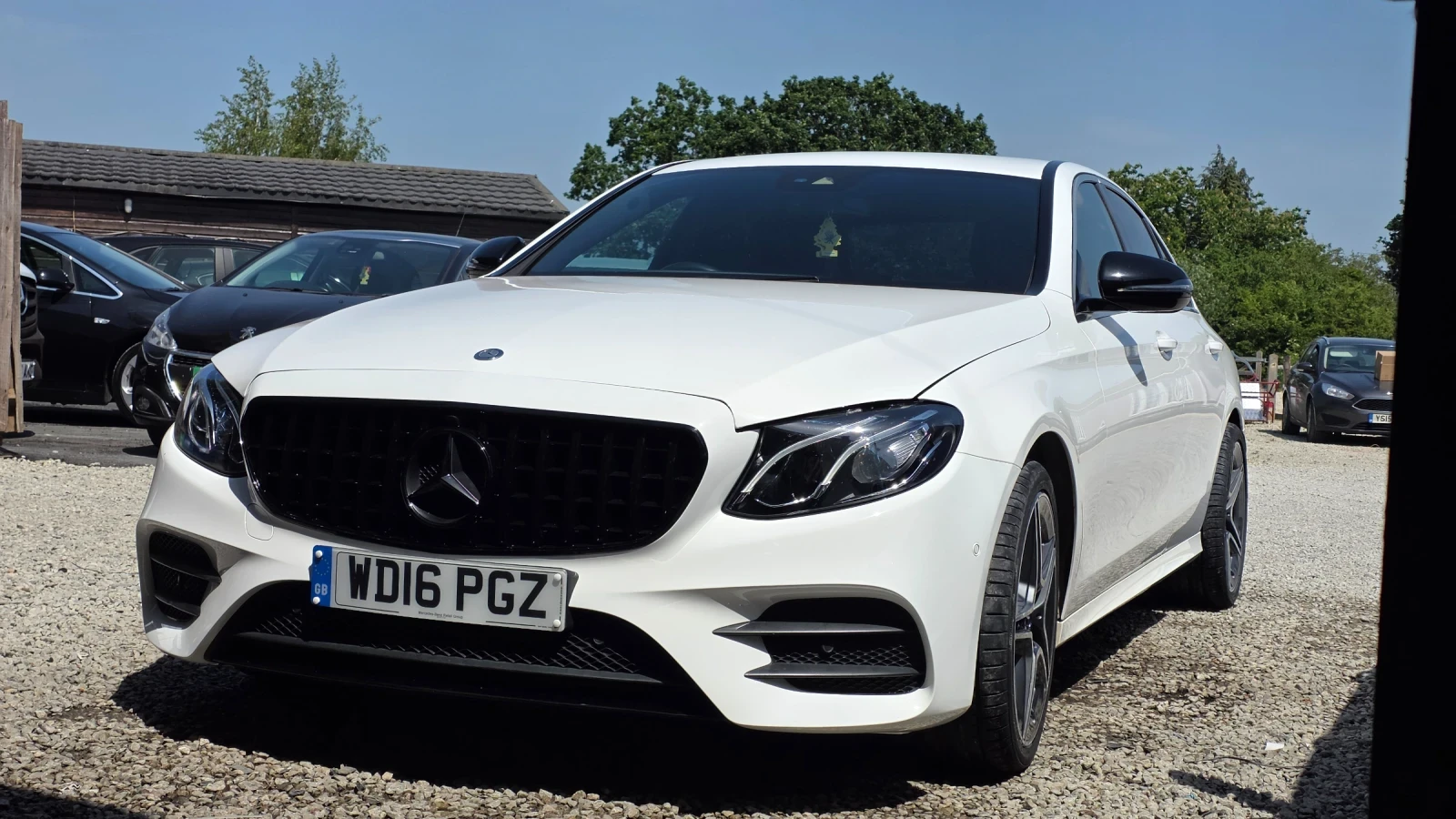 Mercedes-Benz E 220 AMG, снимка 16 - Автомобили и джипове - 56259777