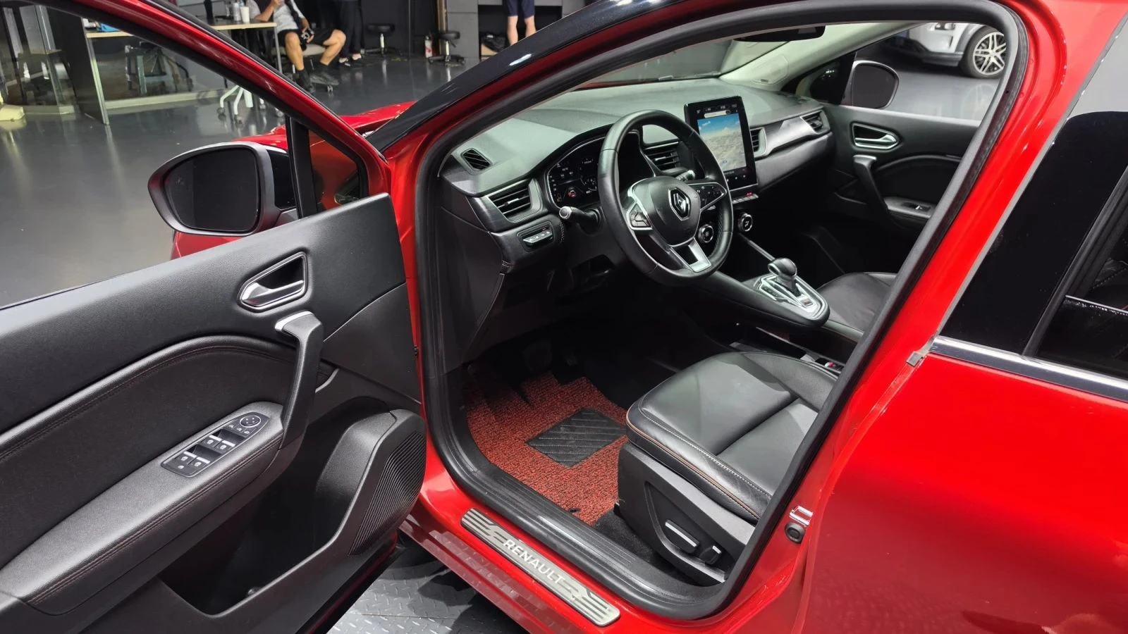 Renault Captur, снимка 10 - Автомобили и джипове - 56689638