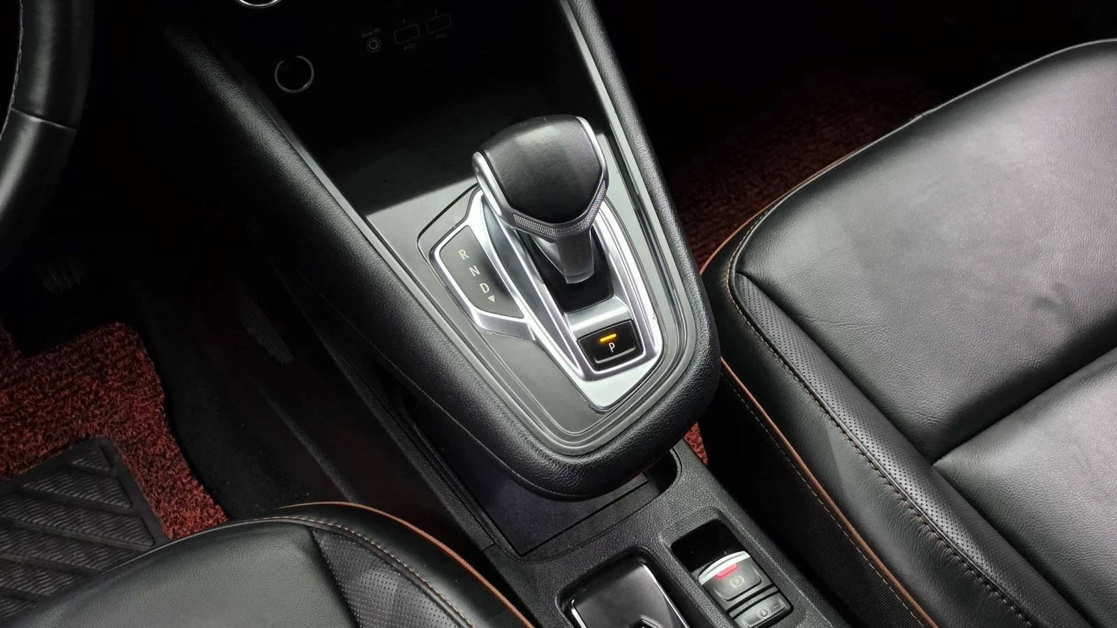 Renault Captur, снимка 9 - Автомобили и джипове - 56689638