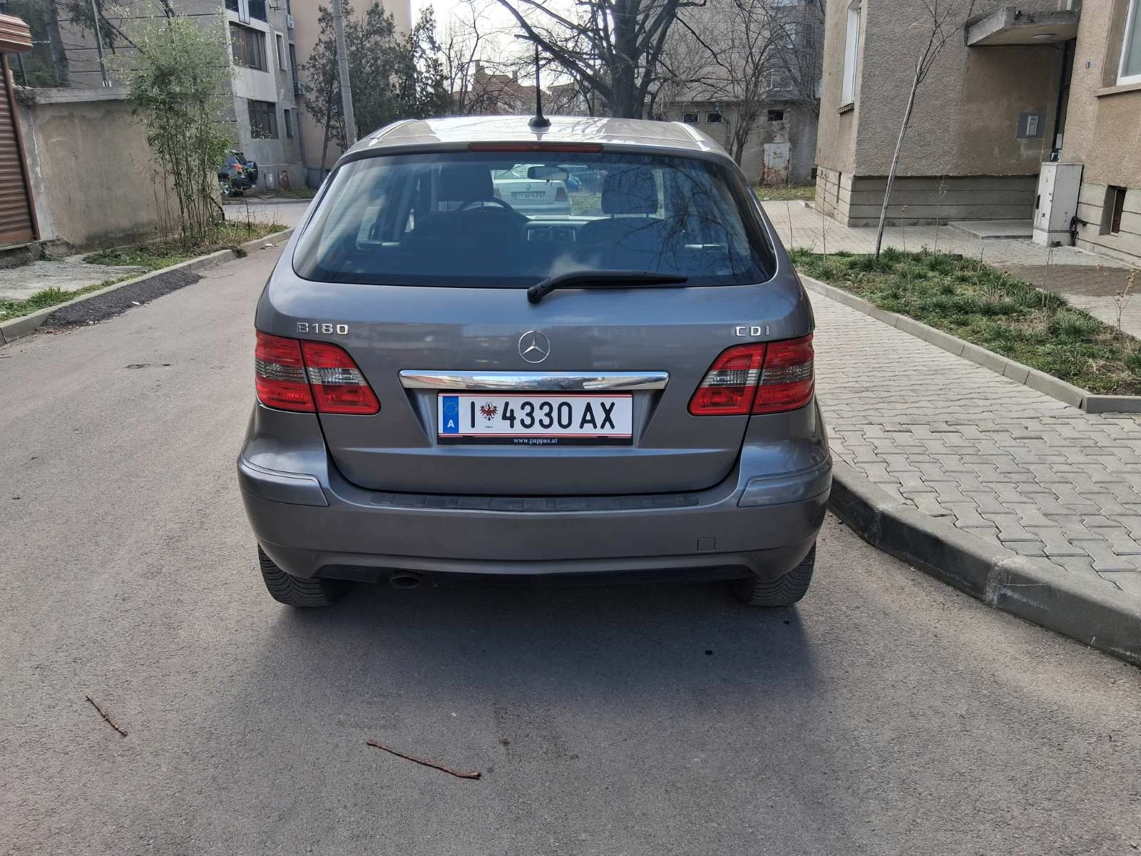 Mercedes-Benz B 180, снимка 2 - Автомобили и джипове - 56723956