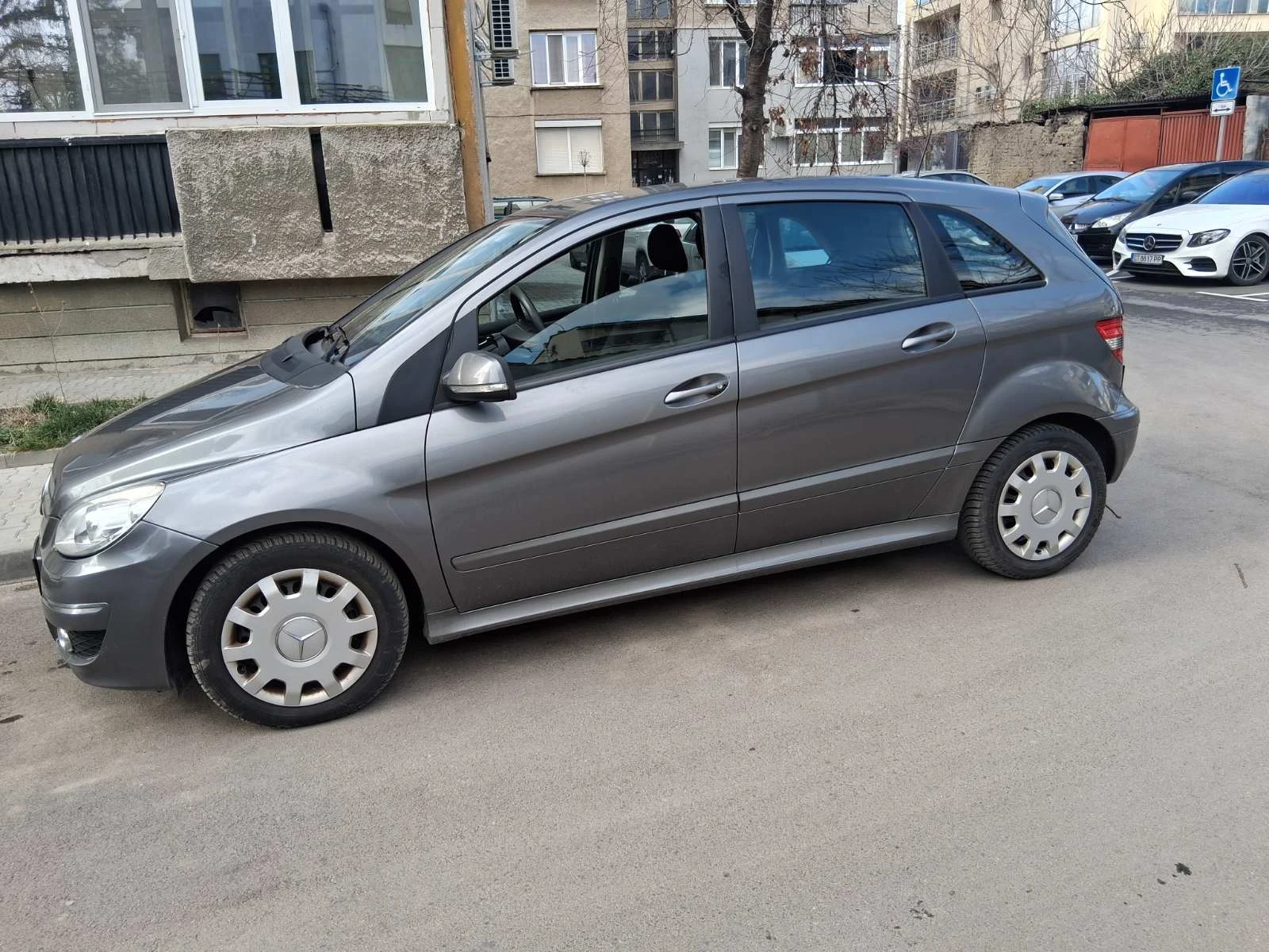 Mercedes-Benz B 180, снимка 4 - Автомобили и джипове - 56723956