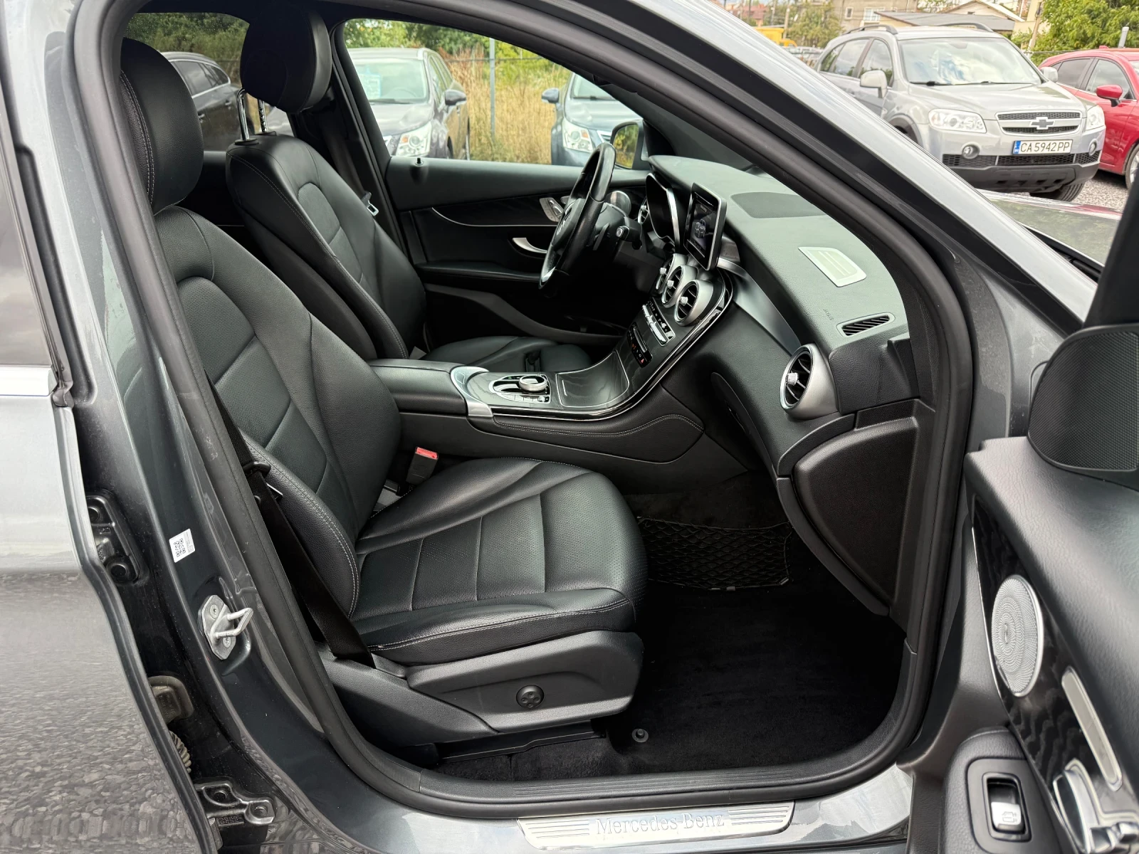 Mercedes-Benz GLC 300 (245 кс) 4MATIC 9G-TRONIC Burmester 09.2018г. EU 6 | Mobile.bg — изображение 12