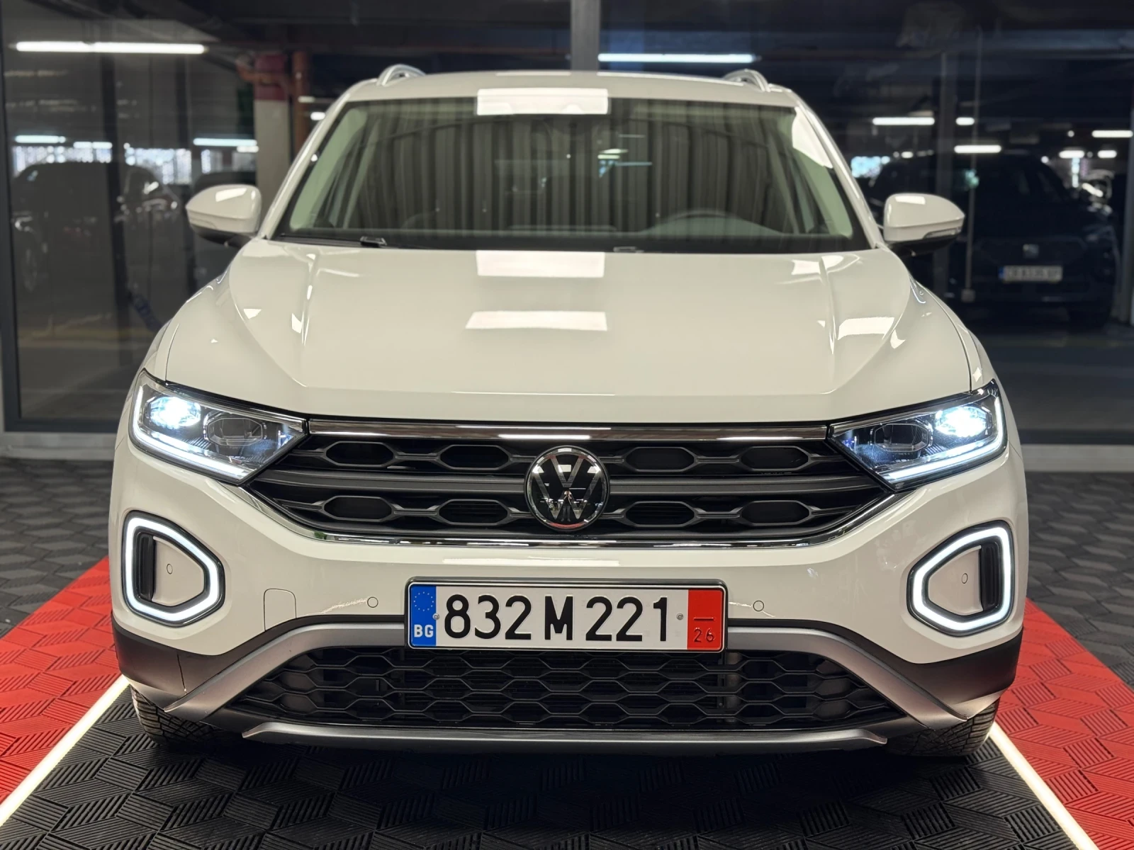 VW T-Roc 2025г 1.5TSI DSG STYLE, снимка 2 - Автомобили и джипове - 53958202