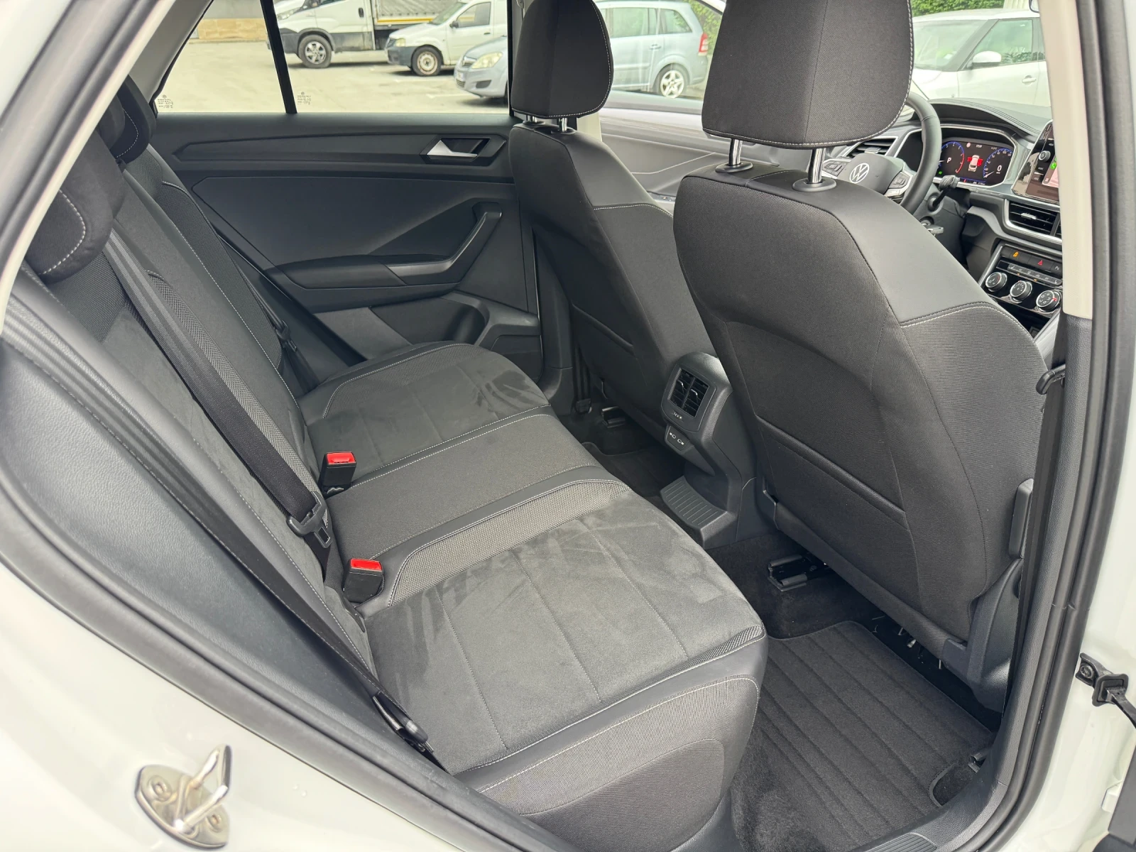 VW T-Roc 2025г 1.5TSI DSG STYLE, снимка 10 - Автомобили и джипове - 53958202